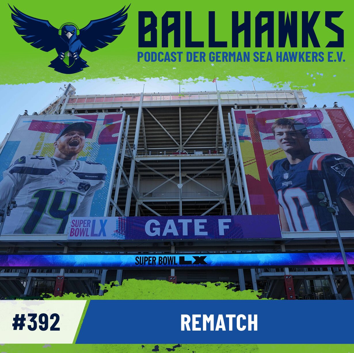 Folge 392: Rematch zeigt die beiden Quarterbacks der Super Bowl-Teams auf großen Plakatwänden am Stadion in Santa Clara